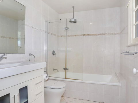 Yamba Pilot Cottage 2 - Pets Welcome - Close To Beach - Accommodation Main Beach 3
