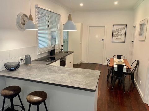 Yaringa Cottage...by The Sea - Accommodation Main Beach 2