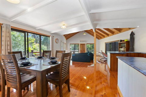 YARRABEE - The Perfect Getaway! - Accommodation Main Beach 0