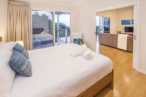 Yaringa - Accommodation Main Beach 2