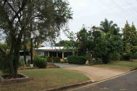 Yarraman Gardens Motel Queensland - Accommodation Main Beach 2