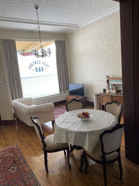 Yass Central B&B - Accommodation Main Beach 1