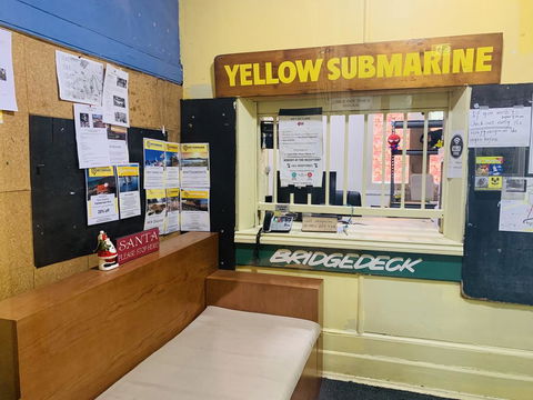 Yellow Submarine Backpackers - Accommodation Main Beach 2