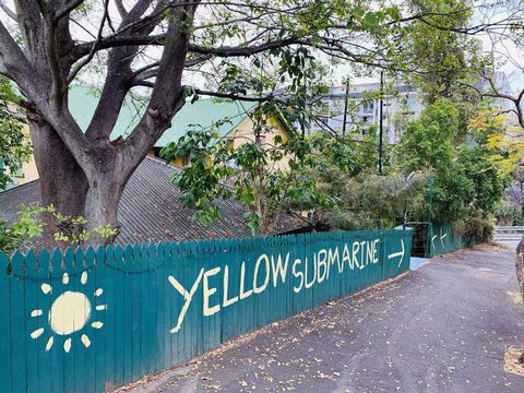 Yellow Submarine Backpackers - Accommodation Main Beach 0