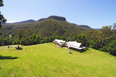 Yeola - Lush Location With River Access! - Accommodation Main Beach 1