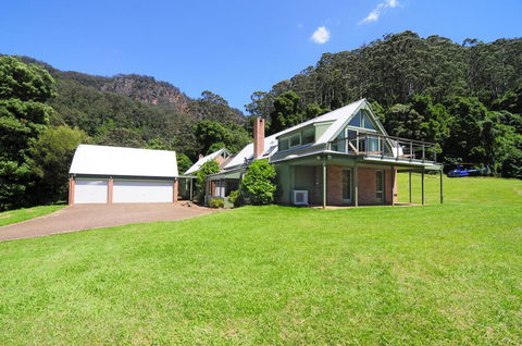 Yeola - Lush Location With River Access! - Accommodation Main Beach 2