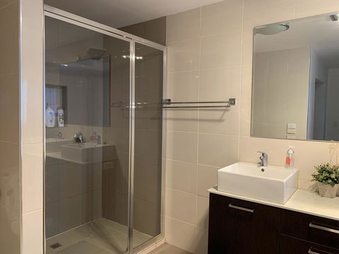 Yes Home - Accommodation Main Beach 2