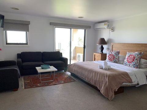 Yes Home - Accommodation Main Beach 0