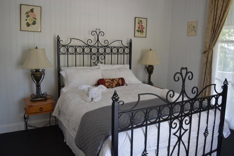 YesterYear On West - Accommodation Main Beach 3