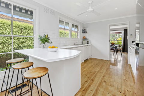 YIN-YANG - MOUNT ELIZA - Accommodation Main Beach 2