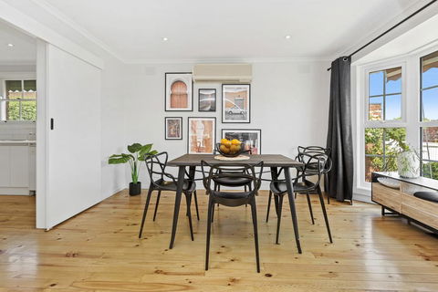 YIN-YANG - MOUNT ELIZA - Accommodation Main Beach 0