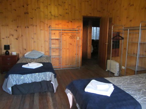 Yoga Retreat - Accommodation Main Beach 2