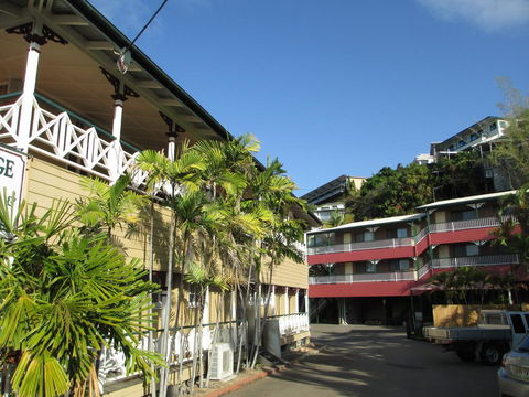 Yongala Lodge By The Strand - Accommodation Main Beach 1