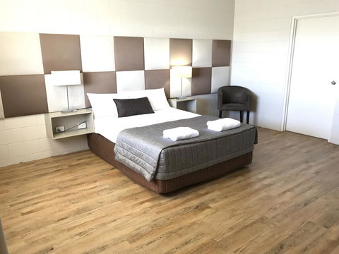 Yongala Lodge By The Strand - Accommodation Main Beach 3