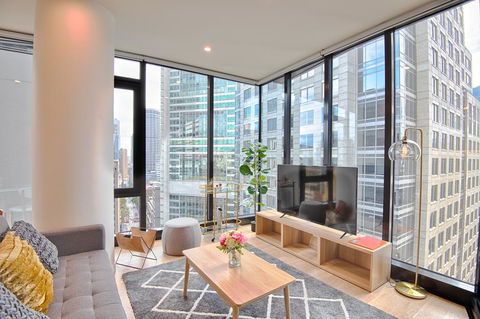 York & George - Accommodation Main Beach 0