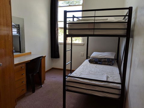 Young Budget Accommodation - Accommodation Main Beach 2