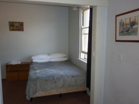 Young Budget Accommodation - Accommodation Main Beach 0