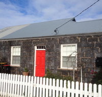 Young's Cottage - circa 1861 - Accommodation Main Beach