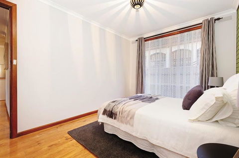 Your Ballarat Home - Accommodation Main Beach 3