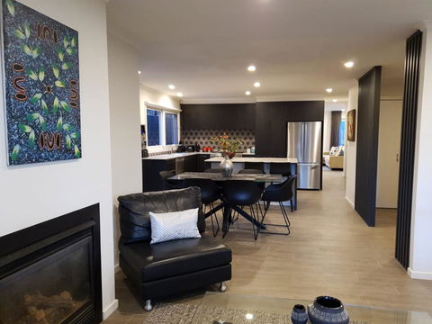 Your Home Away From Home - Accommodation Main Beach 3
