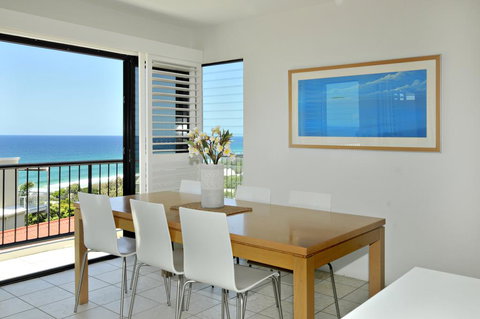 Your Home From Home With Ocean Views - Accommodation Main Beach 1