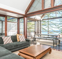 Your Luxury Escape - On The Bay - Stunning Beachfront Apartment - Accommodation Main Beach