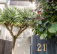 Your Luxury Escape - The Loft - Accommodation Main Beach