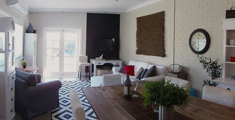 YSG The Edward Townhouse 155 - Steps To Town - Accommodation Main Beach 1