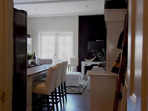 YSG The Edward Townhouse 155 - Steps To Town - Accommodation Main Beach 2