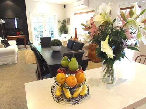 YSG The Edward Townhouse 157 - Steps To Town - Accommodation Main Beach 0