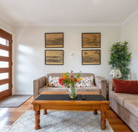Spacious Bungalow5min walk to station5min to Box HillWiFiParking - Accommodation Main Beach