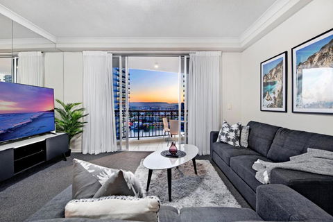 2 Bedroom Hinterland View Apartments At Chevron Renaissance - From Level 5 - Self Contained & Privately Managed - Wow Stay - Accommodation Main Beach 2