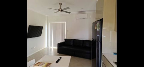 2 Bedroom Modern Home At 61A Glenn St Dean Park NSW - Accommodation Main Beach 2
