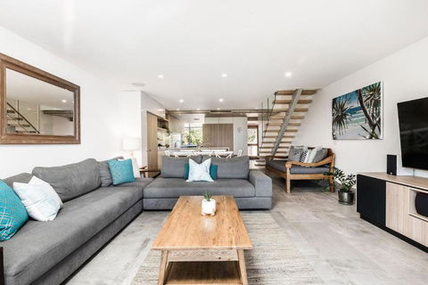 A Perfect Stay - 11 James Cook Apartments - Accommodation Main Beach 2