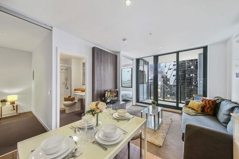 A Chic 2BR Home Near Southern Cross City Views - Accommodation Main Beach 0
