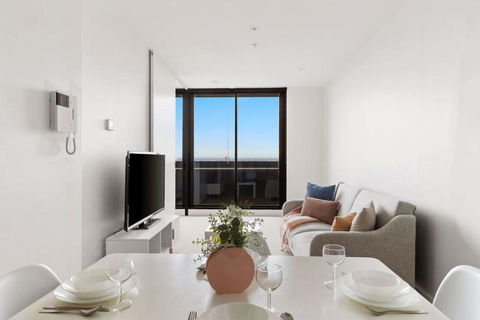 A Cozy 2BR Apt With Free WiFi In Prime Melbourne - Accommodation Main Beach 0