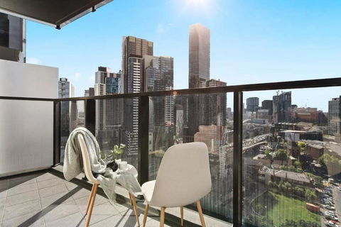 A Cozy Apt With City Views Near Crown Casino - Accommodation Main Beach 0