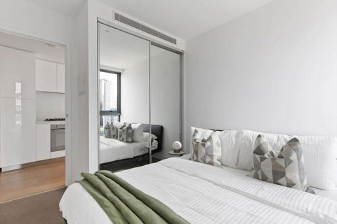 A Cozy Apt With City Views Near Crown Casino - Accommodation Main Beach 2