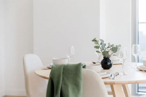 A Cozy Apt With City Views Near Crown Casino - Accommodation Main Beach 3