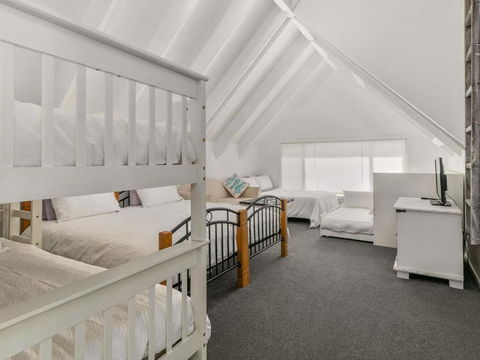 A La Plage - Accommodation Main Beach 1