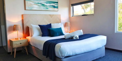 A La Plage Beach House - Accommodation Main Beach 2
