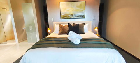 A La Plage Beach House - Accommodation Main Beach 1