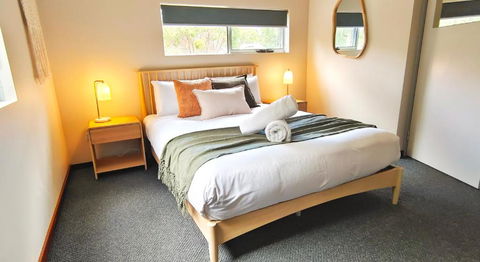 A La Plage Beach House - Accommodation Main Beach 3