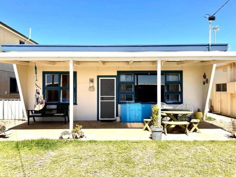 A Magic Shack - Relax, Recharge, Frolic & Fish - Accommodation Main Beach 0