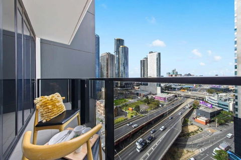 A Modern & Spacious 2BR Apt City Views Southbank - Accommodation Main Beach 1