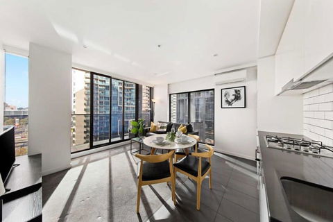 A Modern & Spacious 2BR Apt City Views Southbank - Accommodation Main Beach 2
