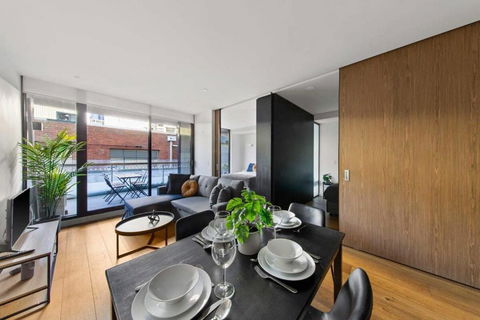 A Modern & Spacious 2BR Apt Near Melbourne Uni - Accommodation Main Beach 4