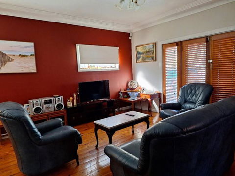 A Rosy House In Roselands - Accommodation Main Beach 0