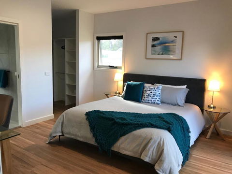 A Sanctuary At Denhams - Family & Pooch Friendly - Accommodation Main Beach 1