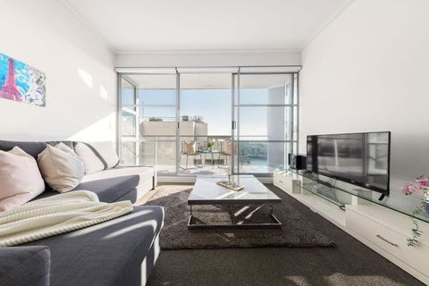 A Spacious 2BR Apt With An Amazing View Over Darling Harbour - Accommodation Main Beach 1